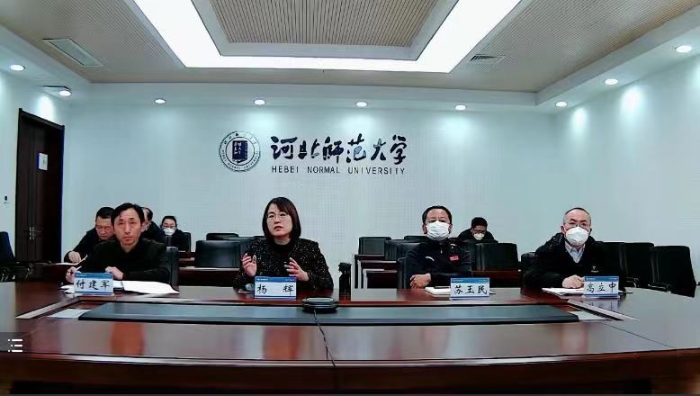 教师杨辉为学校学习二十大精神专题培训会作辅导报告.jpg